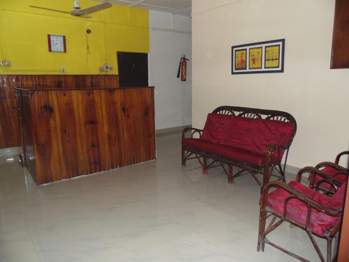 גווהטי Chandrupal Lodging מראה חיצוני תמונה