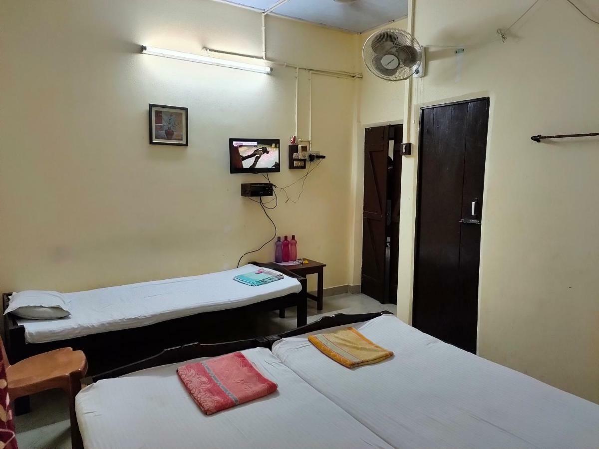 גווהטי Chandrupal Lodging מראה חיצוני תמונה