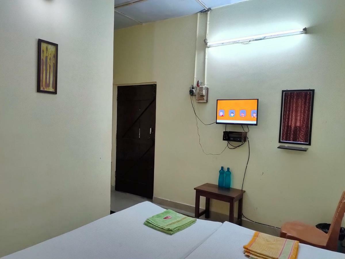 גווהטי Chandrupal Lodging מראה חיצוני תמונה